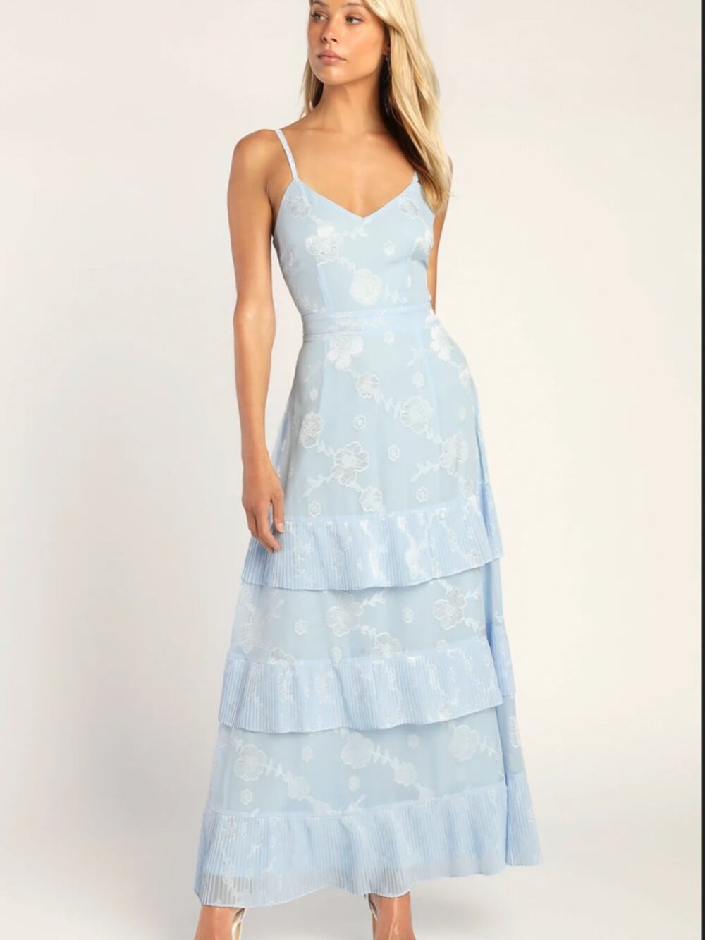 Lulu's Beaming Babe Light Blue Floral Print Jacquard Tiered Maxi Dress Sz M EUC